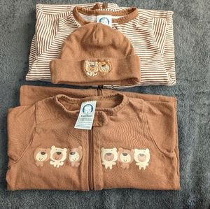 Gerber Baby onesies with hat to share,size 0-3 months